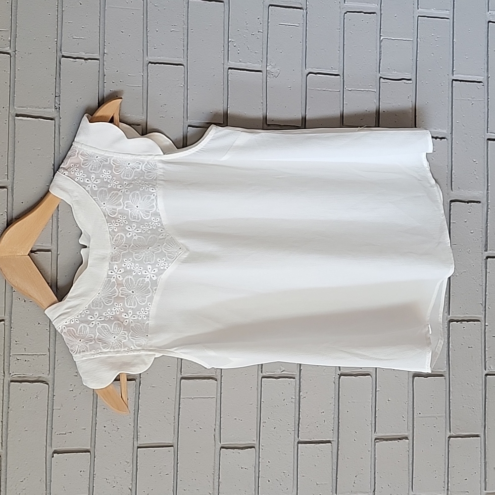 Monteau Sleevless shear floral top